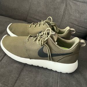 Nike Roshe Run One Iguana Green Running Shoe 511881-201 Multiple Sizes - NEW